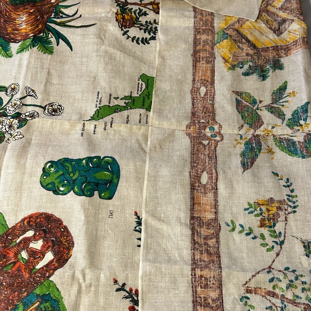 Vintage Maori New Zealand Taniwha Tablecloth or Hangable Tapestry - Picture 12 of 12